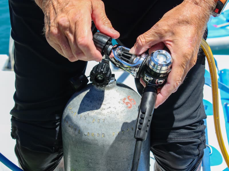 Regulator being fitted to the tank